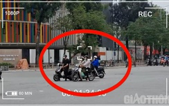 Video: Sau vụ ô tô đâm 17 xe máy, vẫn nườm nượp người vượt đèn đỏ