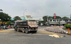 Người phụ nữ đi xe máy tử vong thương tâm sau va chạm xe ben ở TP.HCM