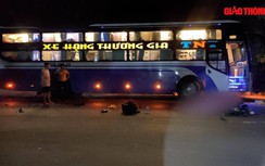 Video TNGT 17/4: Một người đi xe máy tử vong sau va chạm với xe khách