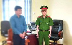 Dâm ô với hai học sinh lớp 9, hiệu trưởng ở Hoà Bình bị bắt tạm giam