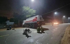 Video TNGT 18/4: Tông vào đuôi xe bồn, hai thanh niên đi xe máy tử vong