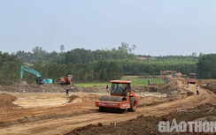 Nhộn nhịp trên công trường cao tốc Quảng Ngãi - Hoài Nhơn