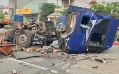 Sau cú phanh gấp, cuộn tôn hàng chục tấn cuốn bay cabin xe đầu kéo