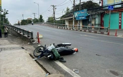 Video TNGT 19/4: Va chạm với xe tải khi đổ dốc, một người đi xe máy tử vong