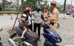 Xử lý vi phạm giao thông, liên tục phát hiện GPLX giả