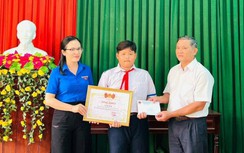 Chủ tịch Quảng Ngãi tặng bằng khen nam sinh lớp 6 cứu hai người đuối nước