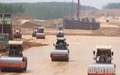 Nhộn nhịp công trường cao tốc Vạn Ninh - Cam Lộ