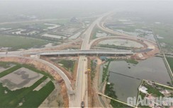 Ngắm nút giao hình hoa loa kèn trên cao tốc Mai Sơn - QL45