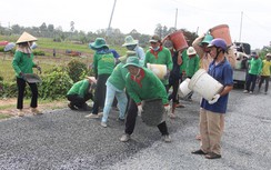 Những lão nông hơn 7 năm tự nguyện vá đường
