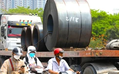 Phạt nặng vi phạm, ngăn hiểm họa từ cuộn thép chằng buộc không cẩn thận