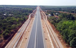 Từ TP.HCM đi Phan Thiết chưa tới 2 giờ khi cao tốc thông xe