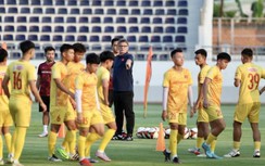 Từ bỏ vũ khí của thầy Park, HLV Troussier đang"đánh bạc" tất tay