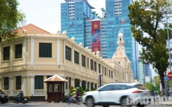 TP.HCM rực rỡ cờ hoa chào đón lễ 30/4