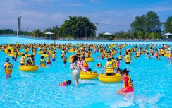 Khách đến các điểm vui chơi tại TP.HCM tăng cao dịp nghỉ lễ 30/4