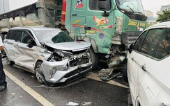 Hà Nội: 5 ô tô tông liên hoàn, đường vành đai 3 trên cao ùn tắc kéo dài