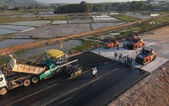 Gác nghỉ lễ, chạy đua nối thông cao tốc Bắc - Nam