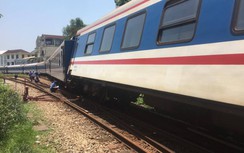 Tàu khách SE1 trật bánh 2 toa xe tại Huế