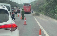 Video TNGT 5/5: Chạy xe máy vào đường cấm, cô gái trẻ bị tông tử vong