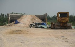 Cầu trăm tỷ ở Quảng Nam trễ hẹn hoàn thành vì thiếu đường dẫn