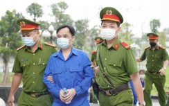 Cảnh sát dẫn giải Chủ tịch Louis Holdings hầu toà, an ninh thắt chặt