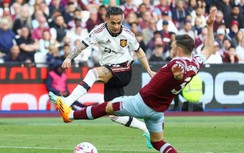 Ngoại hạng Anh: MU tự "bắn" vào chân trong cuộc đua top 4