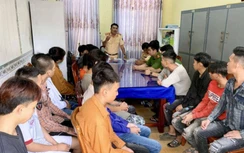 Làm việc với nhóm thanh, thiếu niên tụ tập gây mất trật tự ATGT