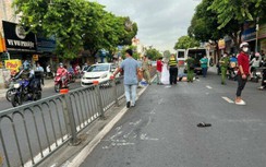 Video TNGT 11/5: Tông vào dải phân cách, nam thanh niên đi xe máy tử vong