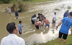 Người phụ nữ bị lũ cuốn trôi, tử vong thương tâm trên đường đi làm về