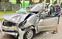 Video TNGT 15/5: Tông vào đuôi xe tải cùng chiều, tài xế xe 7 chỗ tử vong