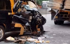 Ô tô chở khách đâm xe tải đỗ ven Quốc lộ 18A, 3 người bị thương nặng