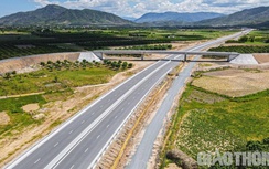 Ngắm khung cảnh tuyệt đẹp dọc cao tốc Nha Trang - Cam Lâm trước khánh thành
