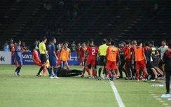 Không tin nổi, trọng tài rút 7 thẻ đỏ trong trận chung kết SEA Games 32