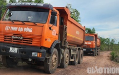 Rầm rộ công trường khai thác đất, đá trái phép ở Đắk Lắk