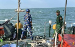 Biên phòng Kiên Giang cứu 9 người mắc kẹt trên tàu chết máy ở biển Tây Nam