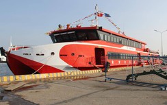 Tàu cao tốc Trưng Trắc chở được 600 khách từ đất liền ra đảo Phú Quý