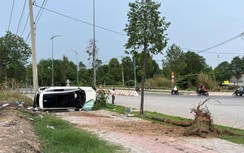 Nữ tài xế đâm bật gốc cây, ô tô lộn nhiều vòng ở TP Thủ Đức