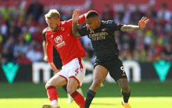 Ngoại hạng Anh: Arsenal dâng chức vô địch cho Man City