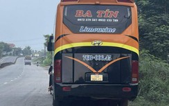 Vừa bị giữ GPLX, tài xế vẫn điều khiển xe khách chạy trên đường