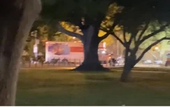 Xe tải đâm vào hàng rào an ninh gần Nhà Trắng