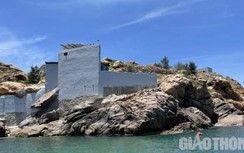 Bất ngờ công trình trái phép mọc lên giữa Hòn Rớ, thách thức pháp luật