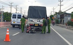 Đâm vào đuôi ô tô tải đang dừng đèn đỏ, người phụ nữ tử vong