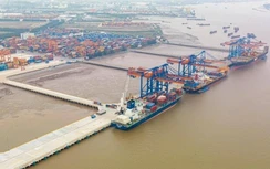 Nối dài cầu tàu cụm cảng Nam Đình Vũ lên gần 1 km, cùng lúc đón 3 tàu