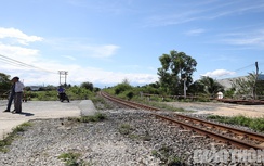 Đóng đường ngang xảy ra vụ tai nạn giữa tàu hỏa và xe tải ở Khánh Hòa