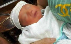 Tìm thân nhân trẻ sơ sinh bị bỏ rơi dưới gầm cầu ở Thái Bình