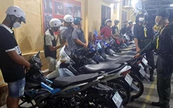 Công an vây bắt hàng chục thanh, thiếu niên rú ga, lạng lách lúc nửa đêm