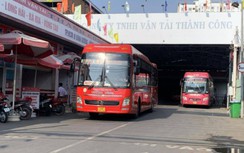 Bến xe không phép ngang nhiên bán vé, đón trả khách tấp nập giữa TP.HCM