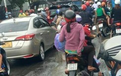 Cần Thơ: Sang tuần xử lý đoạn ngập nước, đầy ổ gà dưới chân cầu Tây Đô