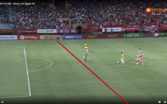 Trọng tài V-League lại gây bão với tình huống bắt việt vị tưởng tượng