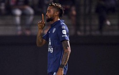 Cầu thủ tại giải Thái Lan bị cắt hợp đồng sau hành vi khó tin với đối thủ