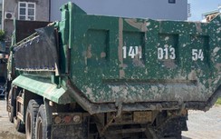 Triệu tập chủ xe làm rơi bùn đất trên đường khiến nhiều người bị tai nạn